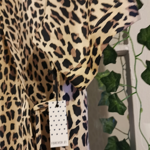 🆕 Forever21 Sleepwear Silky Short Sleeve Cover-up - Picture 8 of 11